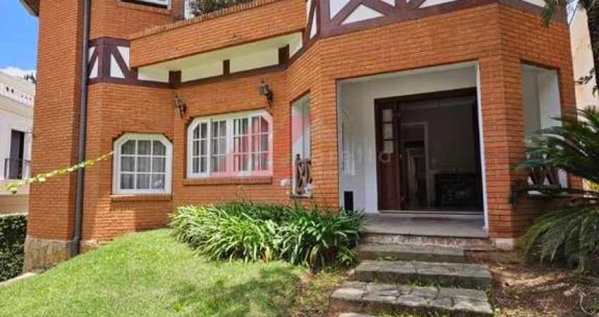 Casa em Condomínio de Luxo à Venda em Jardim Casa Branca, Embu das Artes-SP: 4 Quartos, 4 Suítes, 6 Banheiros, 9 Vagas.