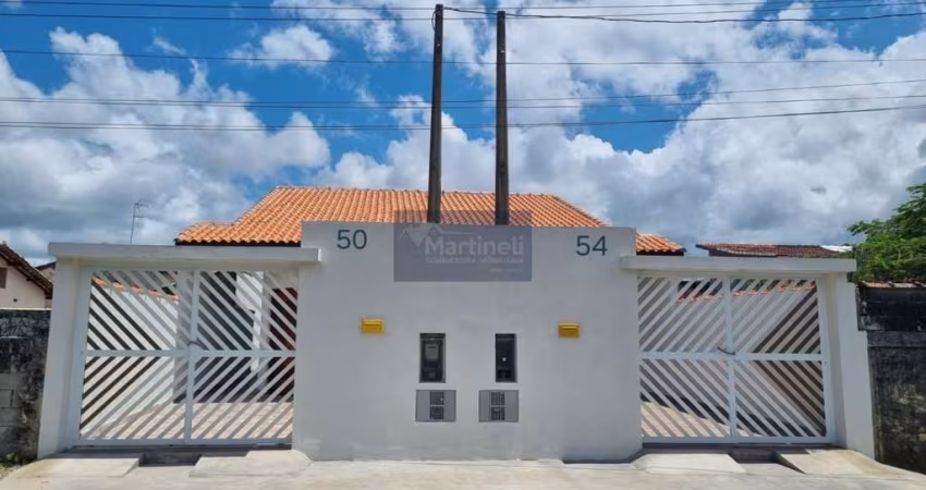 Imperdível: Casa à venda em Itanhaém-SP, Jardim Grandesp! 2 quartos, 1 suíte, 2 vagas, 62m². Venha conferir!