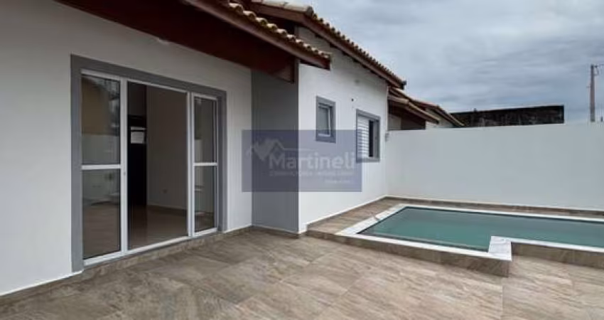 Oportunidade única: Casa à venda em Itanhaém-SP, no bairro Jamaica, com 2 quartos, 1 suíte, 1 sala, 2 banheiros, 3 vagas de garagem e 73,00 m² de área.