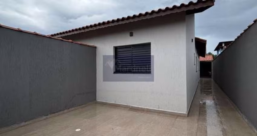 Imperdível Casa à Venda em Itanhaém-SP, Bairro Tupy: 2 Quartos, 1 Suíte, 1 Sala, 2 Banheiros, 2 Vagas, 63m² de Área