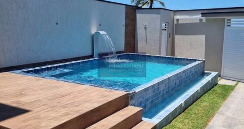 Casa à venda em Itanhaém-SP, bairro Regina: 3 quartos, 1 suíte, 2 salas, 115m², 4 vagas de garagem!