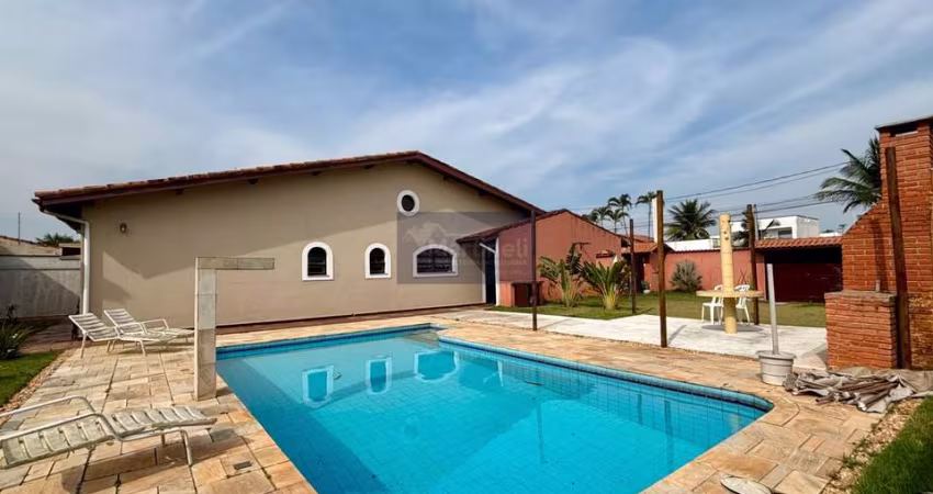 Imperdível oportunidade de adquirir casa de 4 quartos em Grandesp, Itanhaém-SP: 1 suíte, 1 sala, 2 banheiros, 219,42 m² de área.