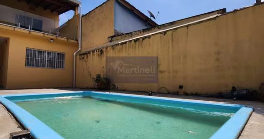 Casa à venda em Itanhaém-SP, bairro Loty: 3 quartos, 1 sala, 2 banheiros, 4 vagas de garagem, 110m² de área. Confira já!