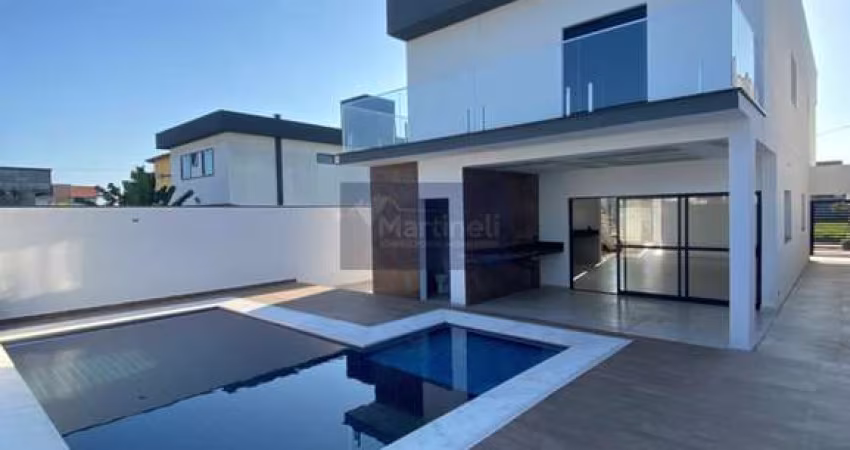 Casa em Condomínio à Venda em Itanhaém-SP, Bairro Guacira: 3 Quartos, 2 Suítes, 1 Sala, 5 Banheiros, 4 Vagas de Garagem, 162m².