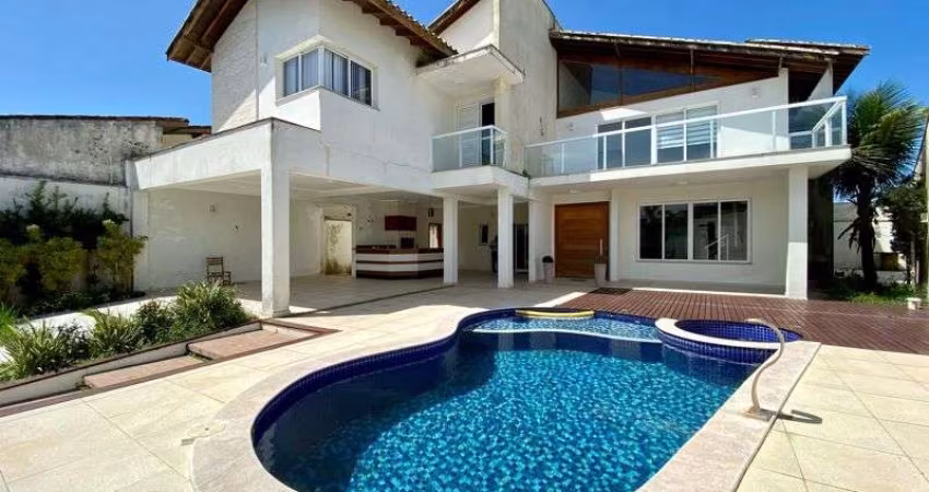 Imperdível oportunidade: Casa à venda em Itanhaém-SP, bairro Cibratel 1, 4 quartos, 1 suíte, 3 salas, 4 banheiros, 4 vagas, 366m²!
