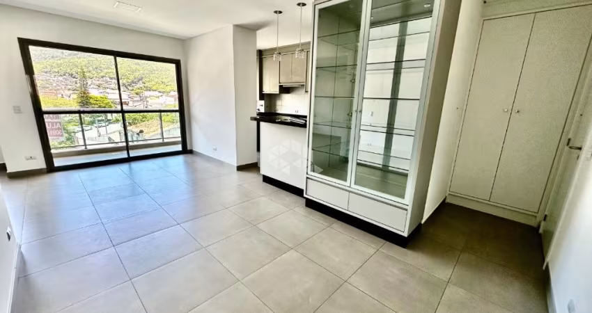 Apartamento semimobiliado com 3 dormitórios/quartos A Venda - Monte Verde, Florianópolis SC