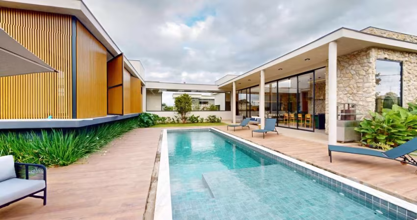 Casa térrea alto padrão para venda 4 suítes e piscina no Residencial Jequitibá.