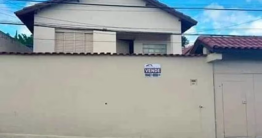Casa térrea para venda com 2 dormitórios na Vila Suíssa em Mogi das Cruzes.