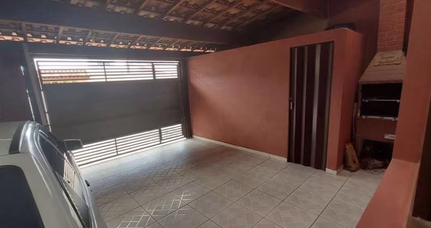 Casa a venda com 2 dormitórios no Jardim das Bandeiras em Mogi das Cruzes