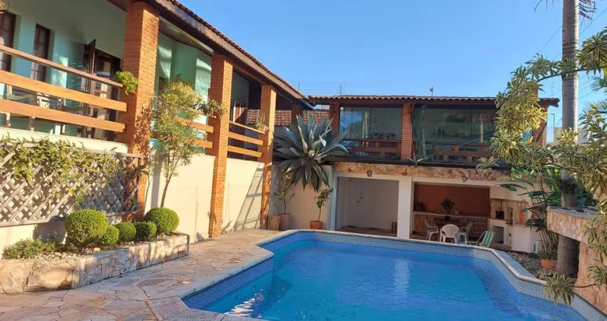 Casa com piscina para venda na Vila Suissa em Cesar de Souza em Mogi das Cruzes