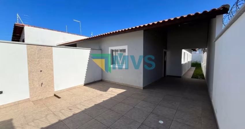 Casa à venda em Itanhaém-SP, bairro São Fernando: 2 quartos, 1 suíte, 2 salas, 2 banheiros, 3 vagas de garagem e 78m².