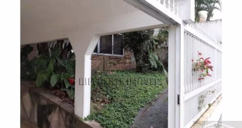 Sobrado a Venda 250m² com 4 dorm. 2 vagas - Vila Ema