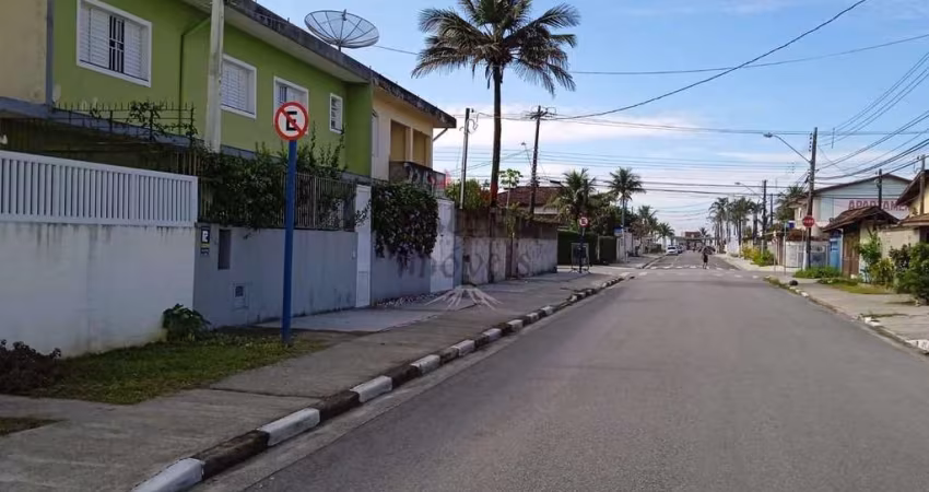 Sobrado no Rio da Praia, com 03 dorm. sendo 01 suíte, 01 vaga.