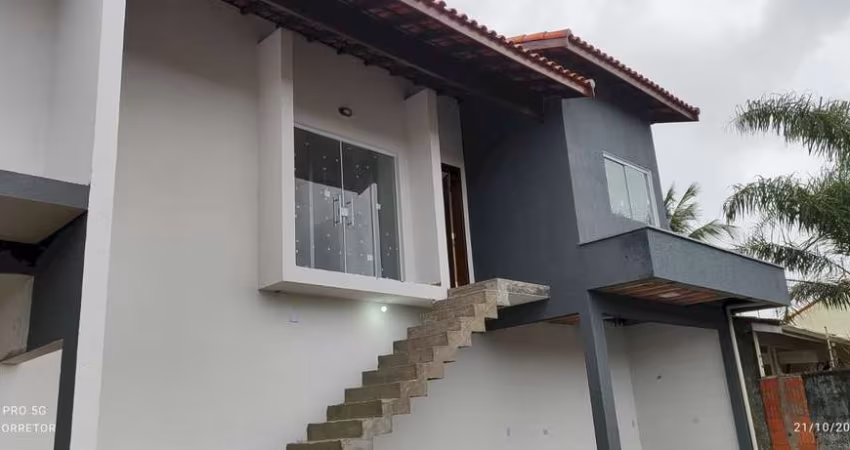 CASA SOBREPOSTA LADO PRAIA , EM FASE DE ACABAMENTO