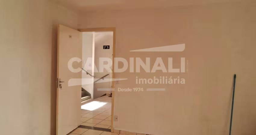 Apartamento em condomínio com área de lazer completo, piscina e portaria 24 horas.