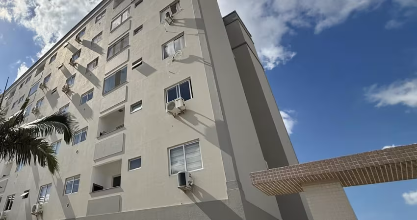 Apartamento a venda com 2 quartos sendo 1 suíte, 2 banheiros e 1 vaga de garagem.