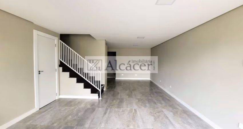 Sobrado com 3 quartos  para alugar, 150.00 m2 por R$7300.00  - Mossungue - Curitiba/PR