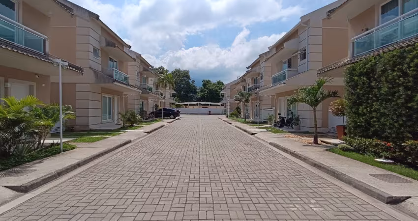 Casa triplex de condomínio em Vargem Grande