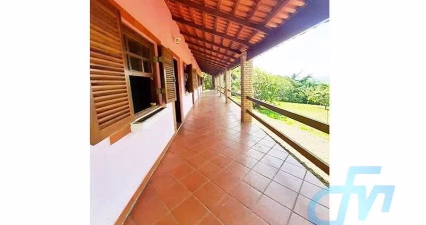 Chácara com 10 mil metros quadrados à venda no Residencial Itapeti, com 5 suítes.