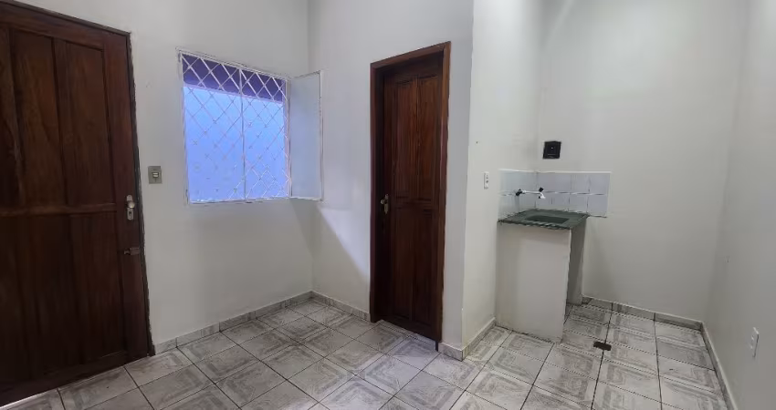 Alugo kitnet próximo ao DB Max Teixeira