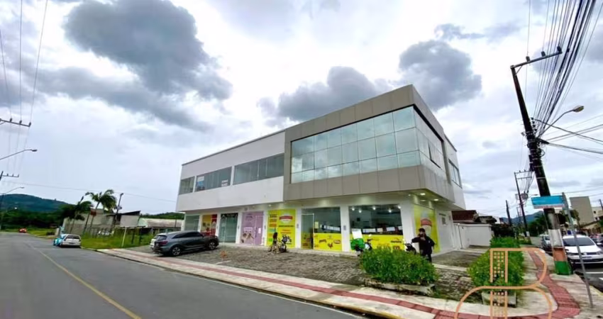 LOCAÇÃO - Ampla sobreloja com 206m² no bairro Santa Regina