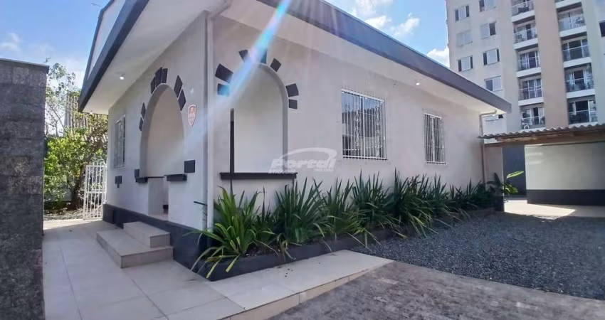 Casa comercial com 5 salas para alugar no Garcia, Blumenau 