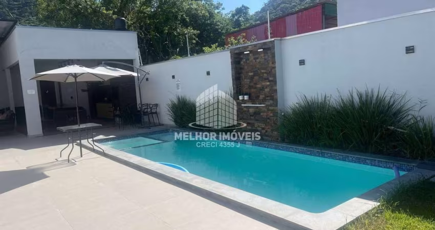 Casa para alugar com 03 dormitórios, localizado no Bairro da Barra em Balneário Camboriú.