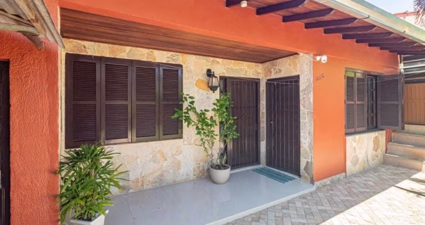 Casa para venda em Porto Alegre-RS, Parque Santa Fé: 3 quartos, 1 suíte, 4 banheiros, 2 vagas de garagem, 180m².