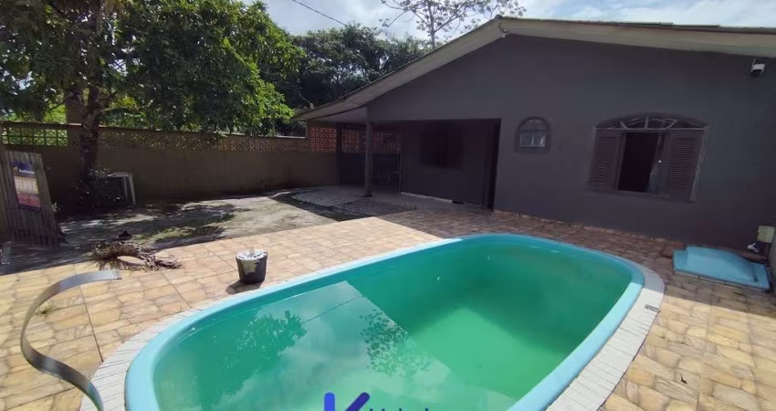 Casa a venda na praia com piscina