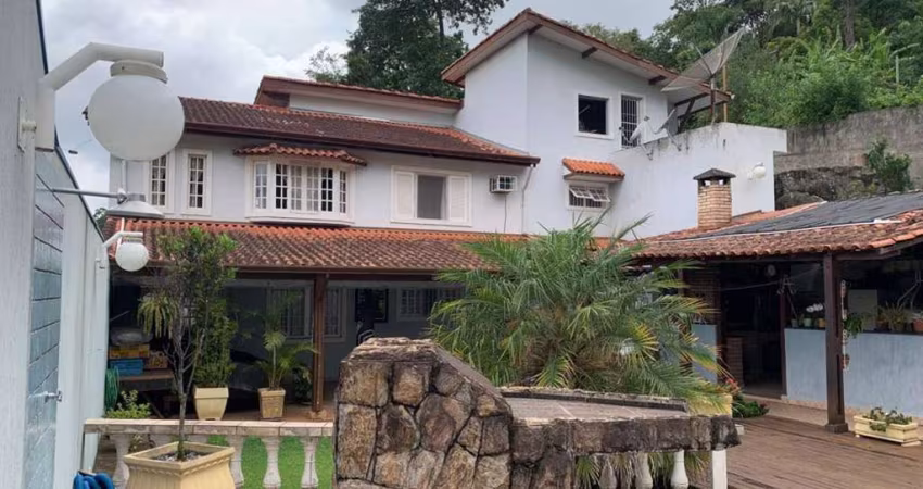 Sobrado Para Vender com 4 quartos 3 suítes no bairro Laranjeiras em Caieiras