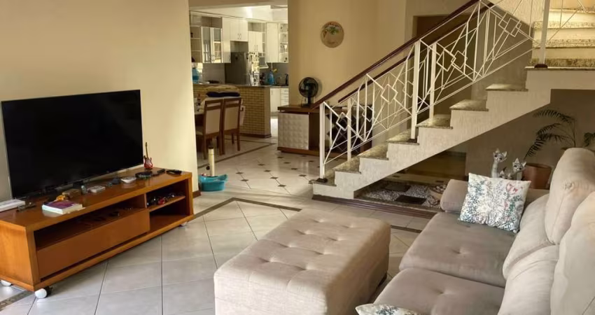 Sobrado Para Vender com 4 quartos 1 suítes no bairro Nova Caieiras em Caieiras