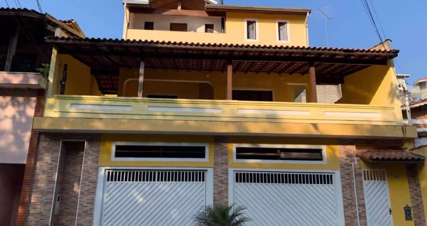 Sobrado Para Vender com 4 quartos 2 suítes no bairro Nova Caieiras em Caieiras