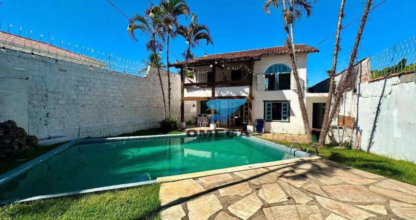 Casa à venda na Praia do Pernambuco no Guarujá | Omega Imóveis