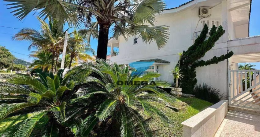 Casa à Venda no Condomínio Jardim Acapulco no Guarujá | Omega Imóveis