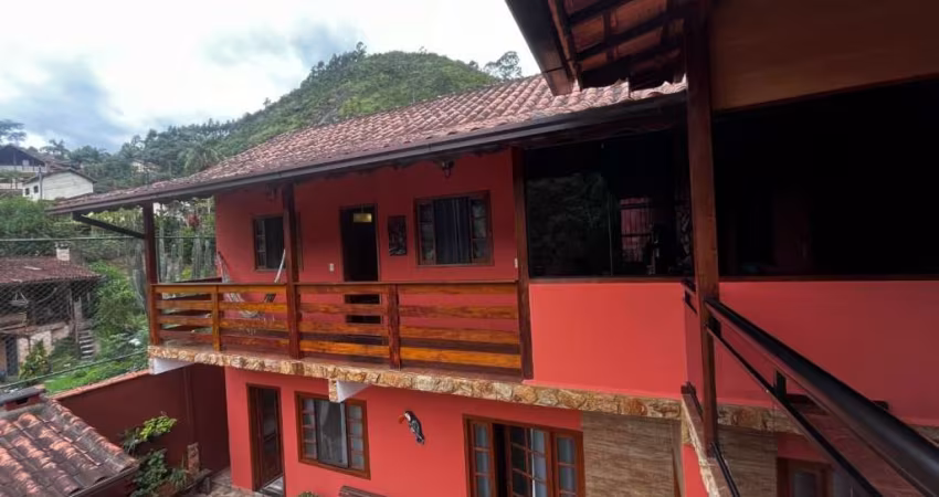 Casa com 5 dormitórios à venda, 305 m² por R$ 750.000,00 - São Pedro da Serra - Nova Friburgo/RJ