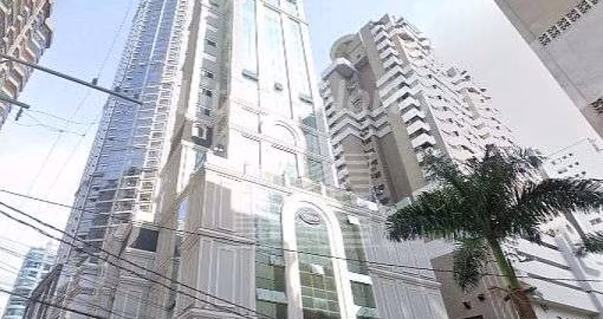 Apartamento finamente mobiliado com vista para o mar.