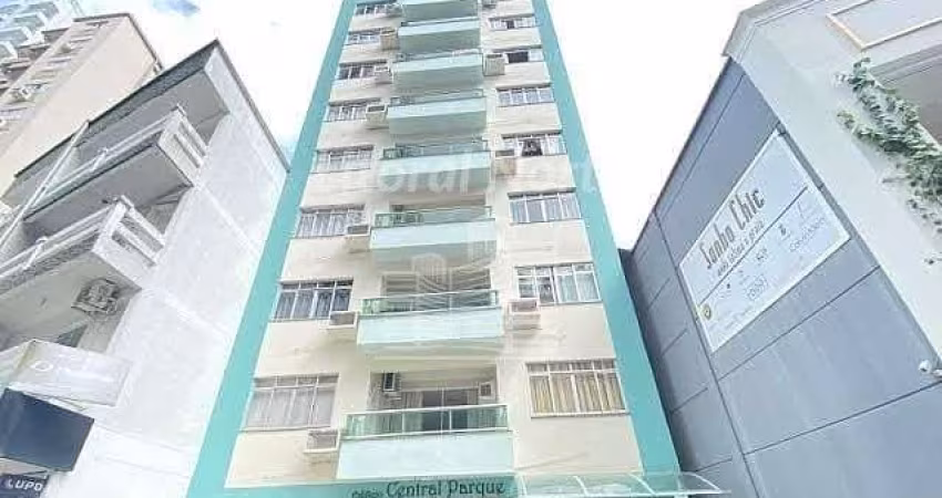 Apartamento mobiliado a venda no Centro de Balneário Camboriú.