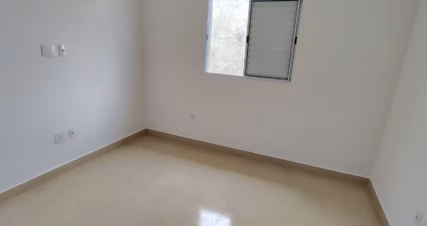 Jardim Melvi, condomínio novo casa sobreposta com sacada