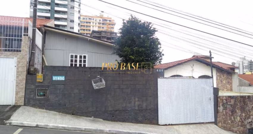 Casa com 3 quartos à venda na Rua Manoel Loureiro, 666, Barreiros, São José