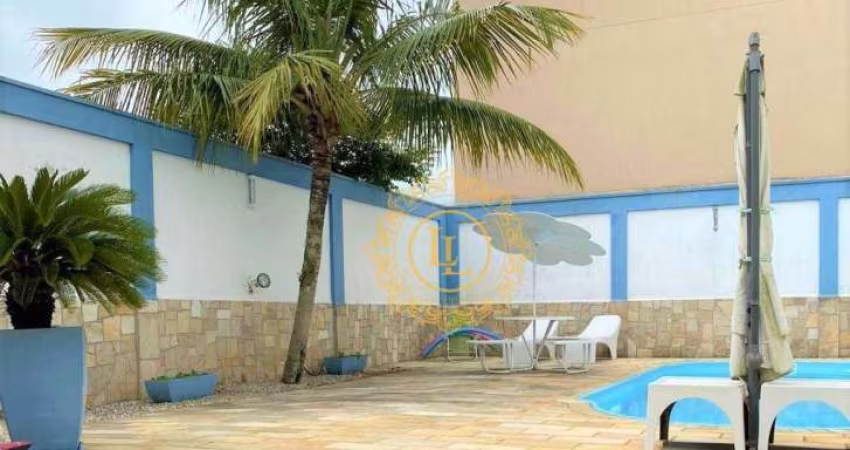 Belíssima Casa com Piscina com 05 dormitórios no Centro de Navegantes!