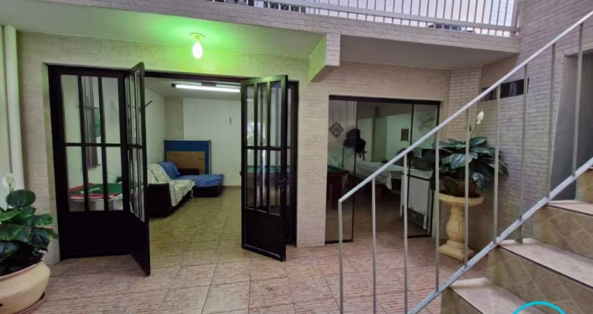Casa com kitnet centro Balenario Camboriu