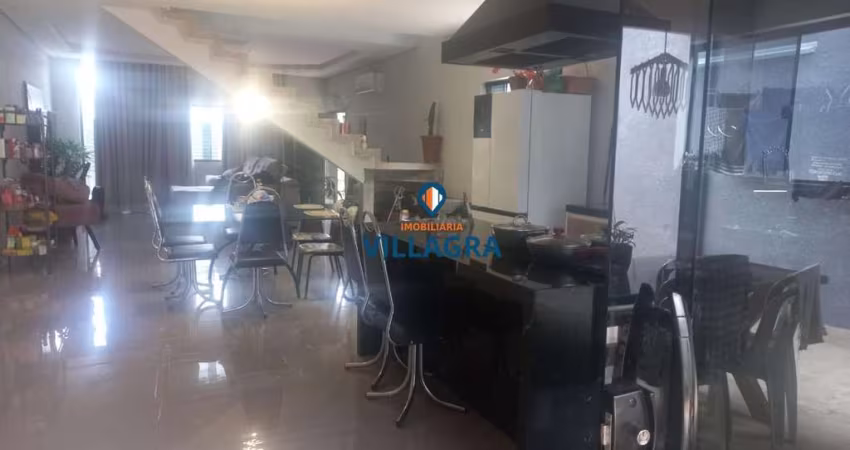 Sobrado para Venda em São José dos Campos, Setville Altos de São José, 3 dormitórios, 1 suíte, 4 banheiros, 2 vagas