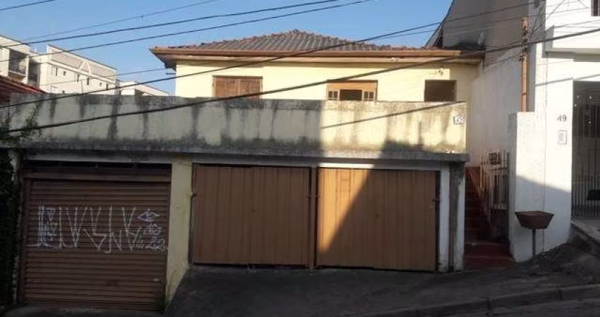 Casa Antiga com 2 dormitório sala cozinha banheiro quintal edícula terreno 10x20