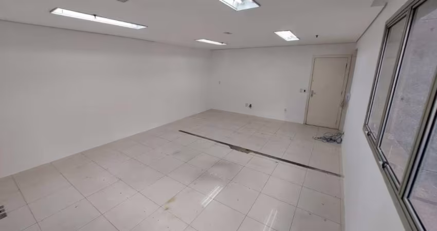 Sala Comercial no Edifício Itaim Tower com 41m² na Vila Olimpia