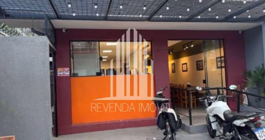 Casa Comercial de Alto Padrão na Vila Olímpia: 3 Quartos, 1 Sala, 3 Banheiros, 2 Vagas de Garagem, 100m² de Área - Imóvel Reformado, Câmara Frigorífica Inclusa!