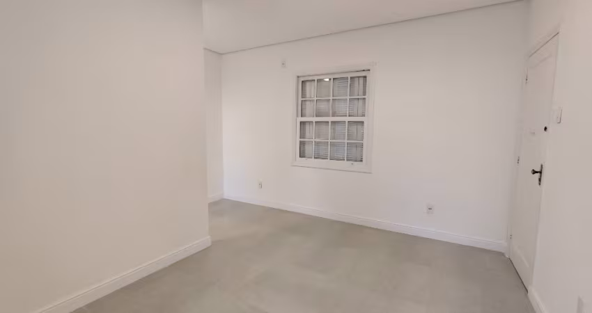 OPORTUNIDADE!!! AP 2 DORMS TOTALMENTE REFORMADO, EXCELENTE LOCALIZAÇÃO!!!