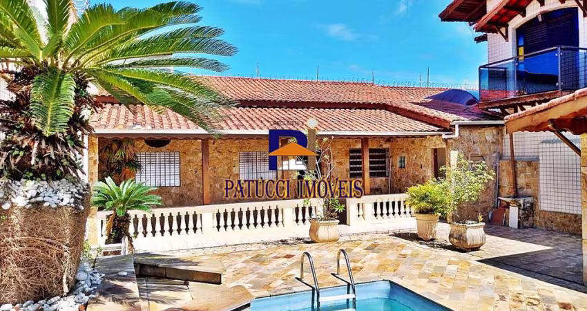 Lindo Sobrado com Piscina! Sobrado estilo Colonial.