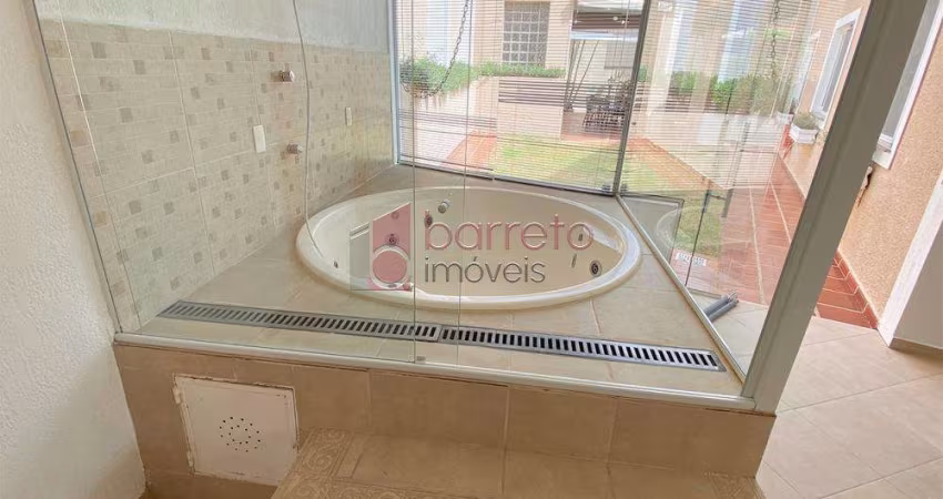 Casa térrea para VENDA ou LOCAÇÃO em Jundiaí SP Vila Vianelo 3 dorms (1 suite) Salas. Cozinha planejada. Espaço Gourmet com ôfuro e Churrasqueira. 4 vagas!