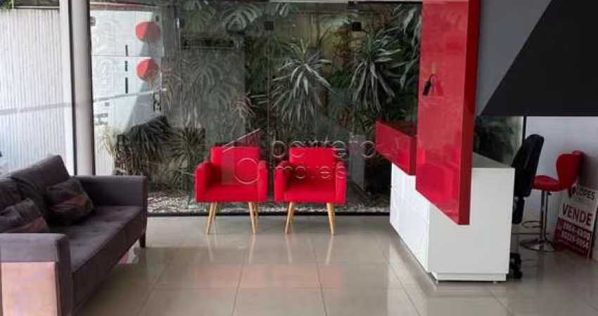 Casa/Salões Comerciais para VENDA em Jundiaí SP bairro Chácara Urbana Salas amplas com armário embutido. Cozinha. Banheiros. 4 vagas!