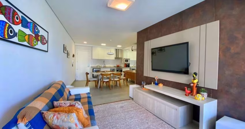 Locação no Condomínio San Sebastian! Lindo Apartamento Pé na Areia na Riviera De São Lourenço.
